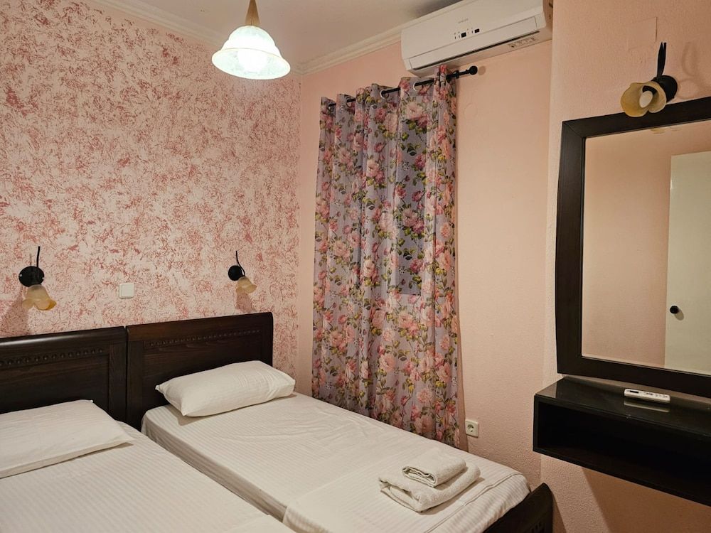 Apartment, 2 Bedrooms, Smoking, Garden View