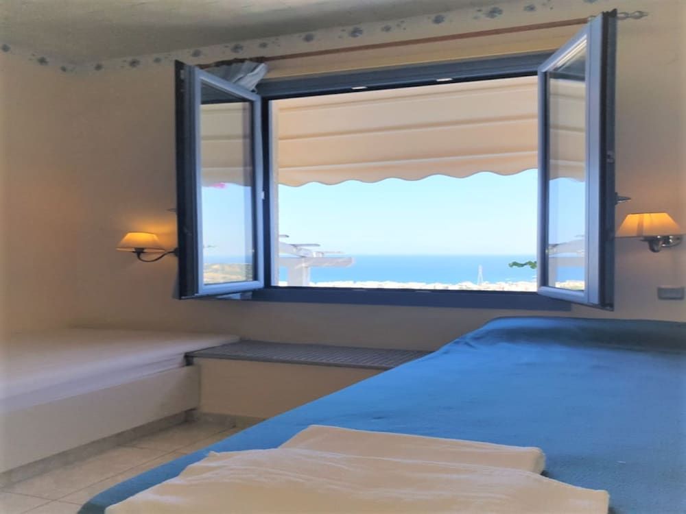 Studio, 1 Bedroom, Smoking, Balcony