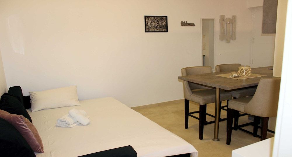 Deluxe Suite, 1 Queen Bed with Sofa bed, Lanai, Garden View