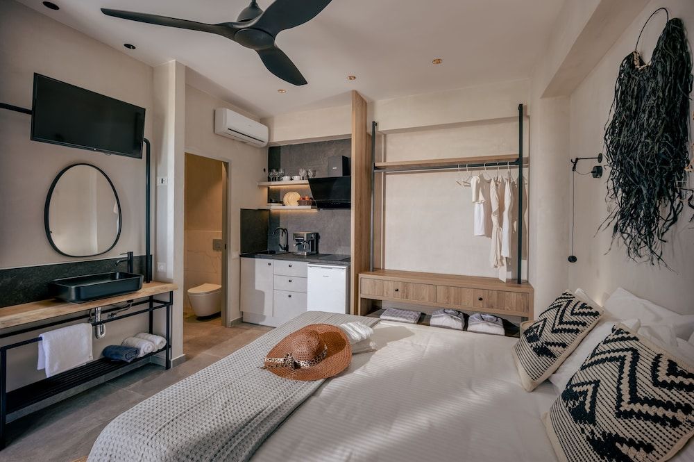 Junior Studio Suite, 1 Queen Bed