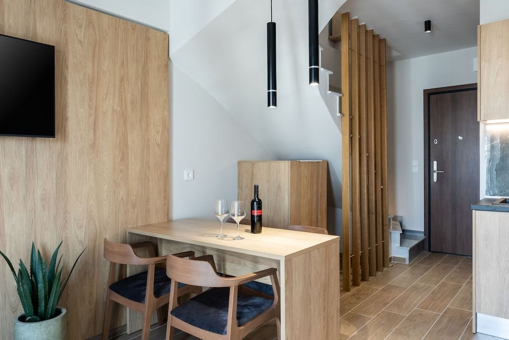 Empress Luxury Residences Deluxe Suite 15