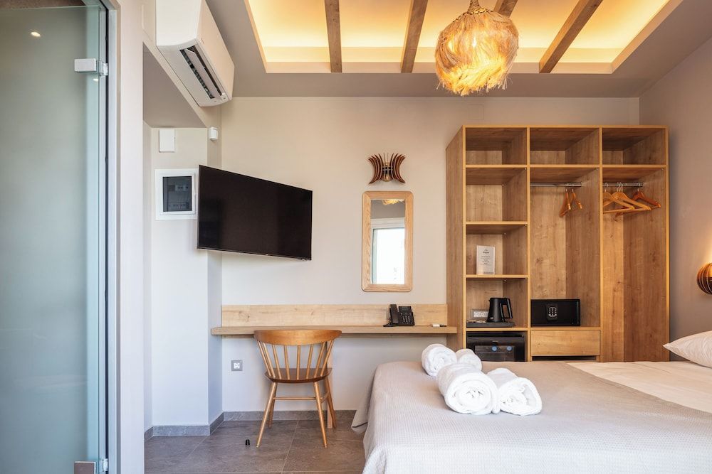 Skipper Beachfront Suites Junior Suite, Partial Sea View 10