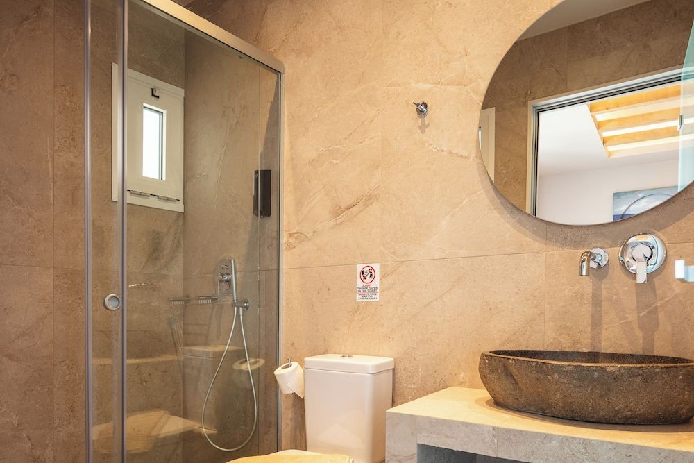 Skipper Beachfront Suites Junior Suite, Partial Sea View 6