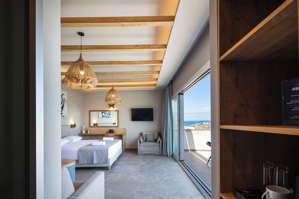 Skipper Beachfront Suites Master Suite with Panoramic Sea View & Outdoor Jetted Tub 8