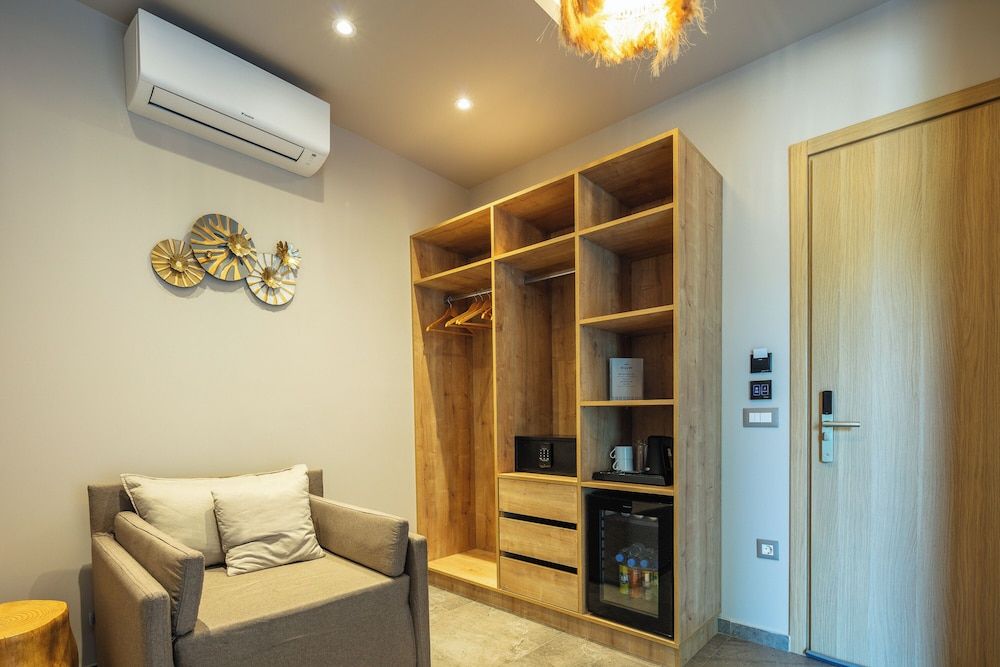 Skipper Beachfront Suites Junior Suite (Inland View) 12