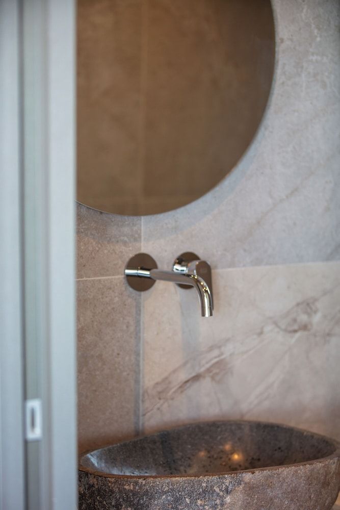 Skipper Beachfront Suites Master Suite with Panoramic Sea View & Outdoor Jetted Tub 7