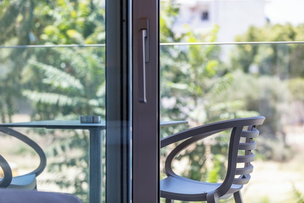 Skipper Beachfront Suites Junior Suite (Inland View) 4