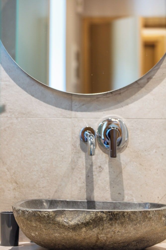 Skipper Beachfront Suites Junior Suite (Inland View) 6