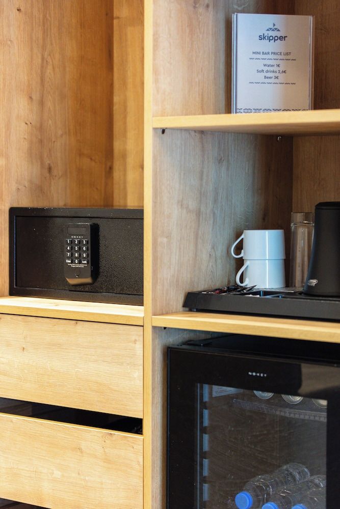 Skipper Beachfront Suites Junior Suite (Inland View) 9