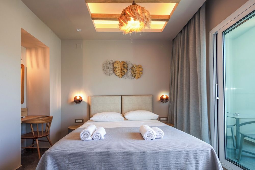 Skipper Beachfront Suites