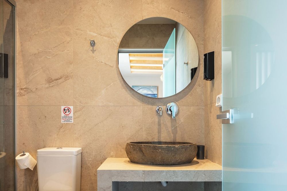 Skipper Beachfront Suites Junior Suite, Partial Sea View 7