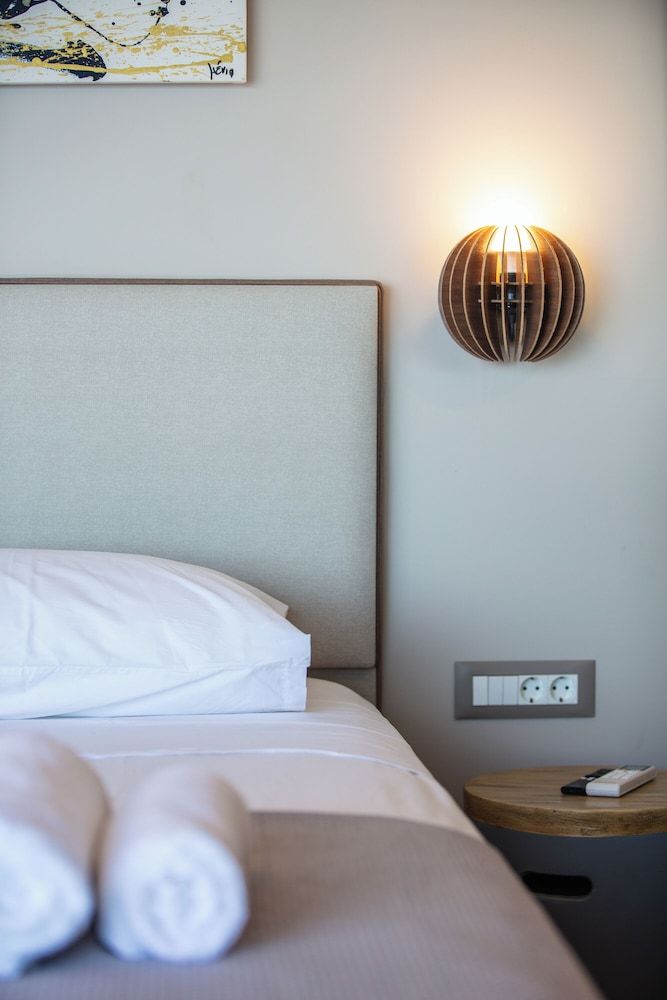 Skipper Beachfront Suites Master Suite with Panoramic Sea View & Outdoor Jetted Tub 4