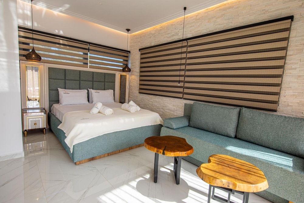 Premium One Bedroom Suite with Sea View & Outdoor Jetted Tub