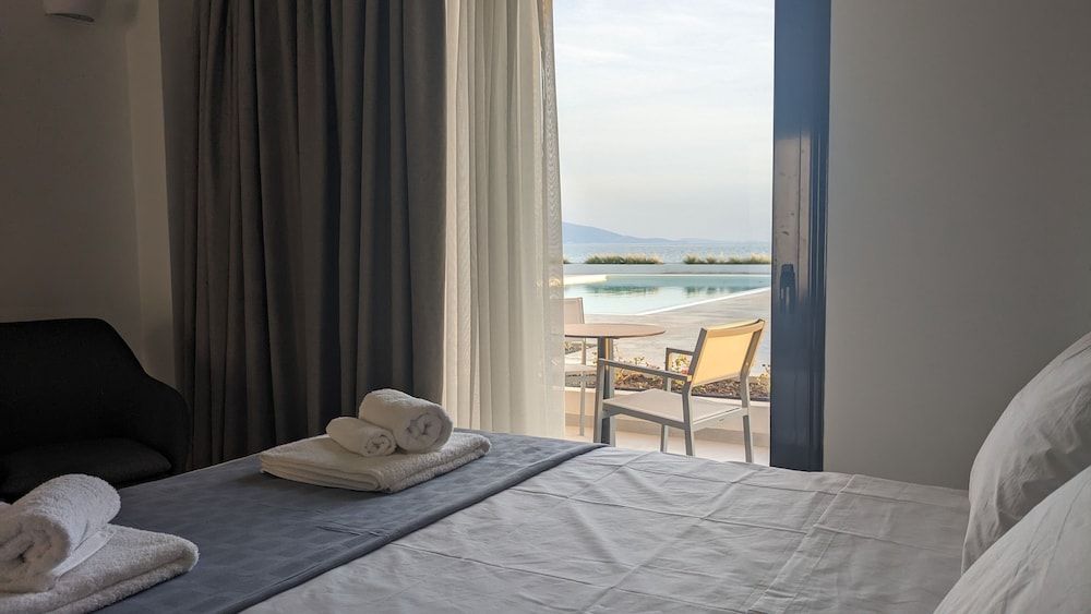 Triple Room | Deluxe Pool & Sea View