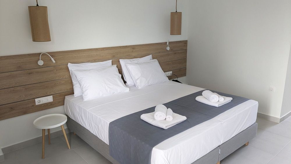 Double Room for Guests With disabilities | Garden & Side Sea View