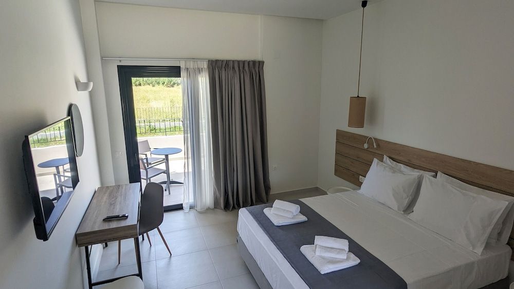 Double Room for Guests With disabilities | Garden & Side Sea View