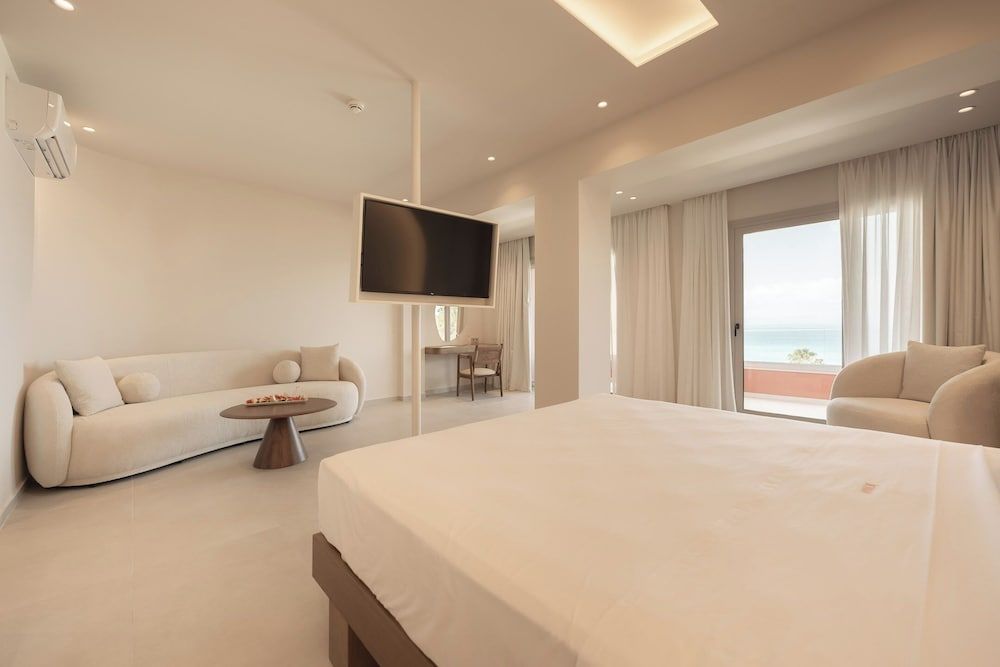 Deluxe Sea View Suite