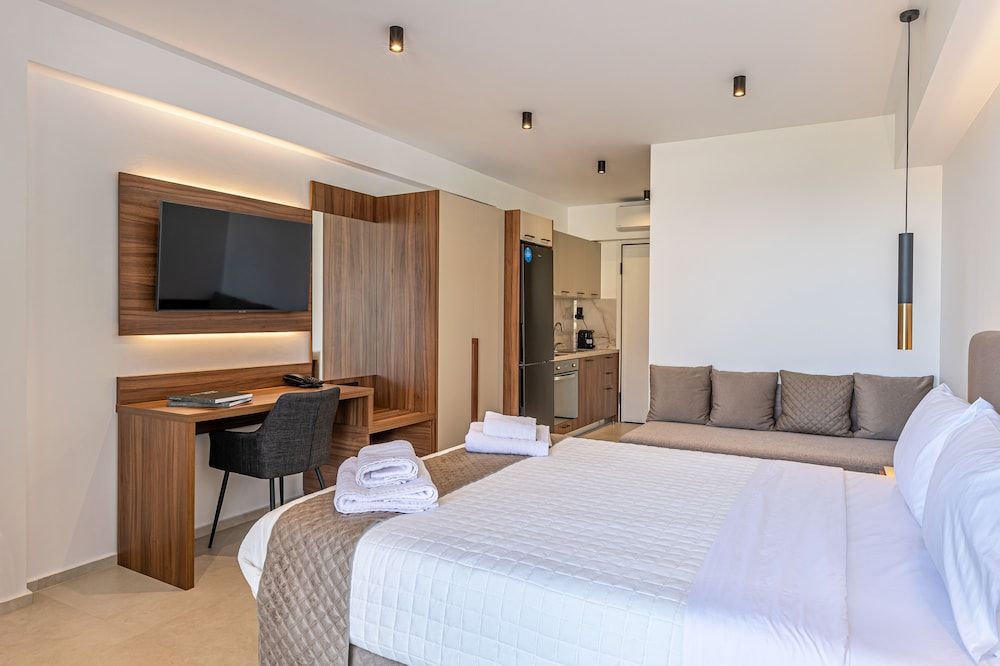 Superior Triple Room, Balcony, City View