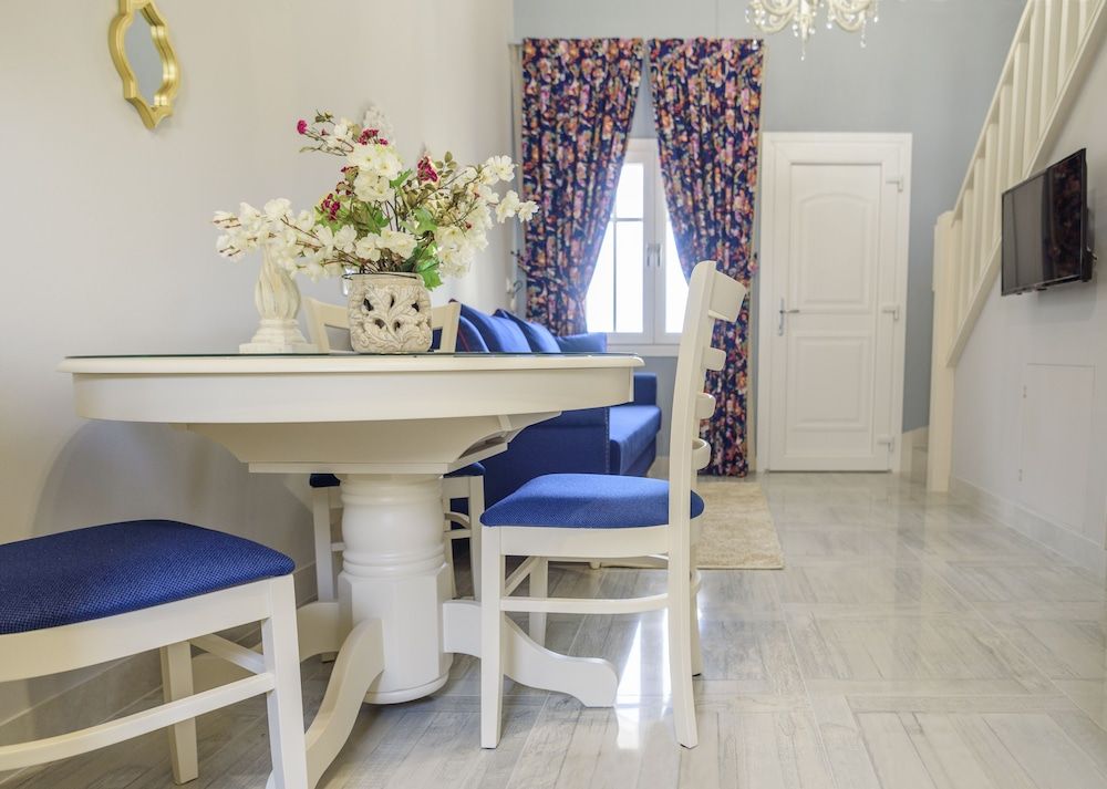 Nafsika Suites