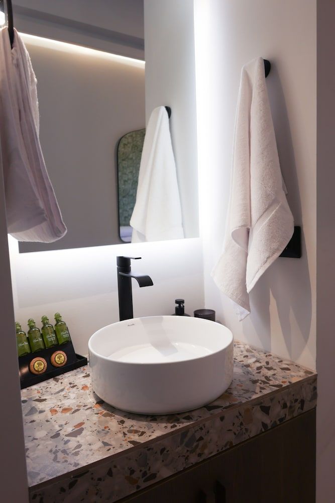 Up Hill Unique Boutique Hotel Deluxe Double or Twin Room 7