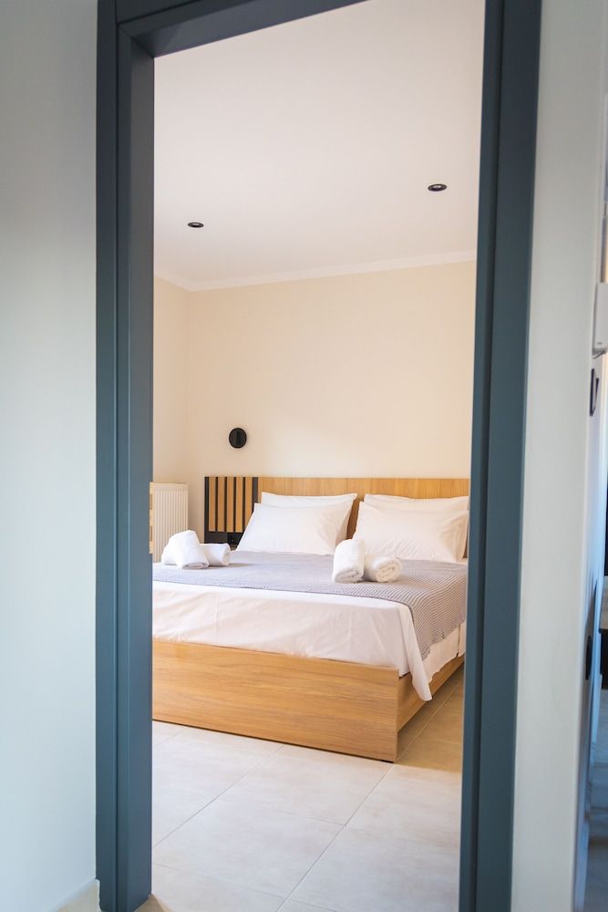Superior Apartment - 1st floor, 1 Queen Bed with Sofa bed, Balcony,(4ppl)