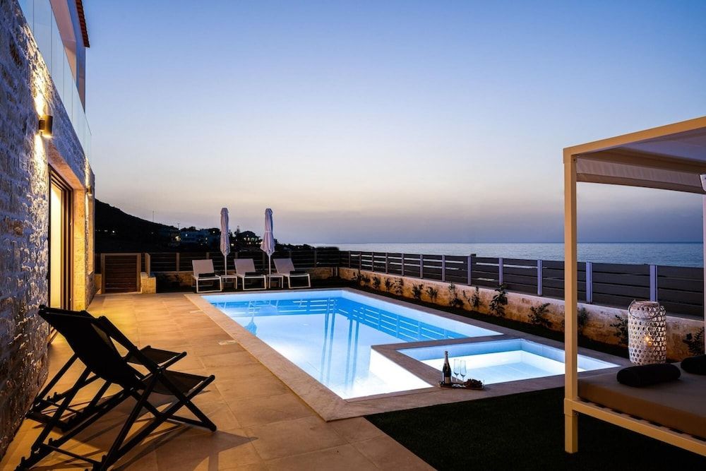 Dodici Luxury Villa - With Heated Pool