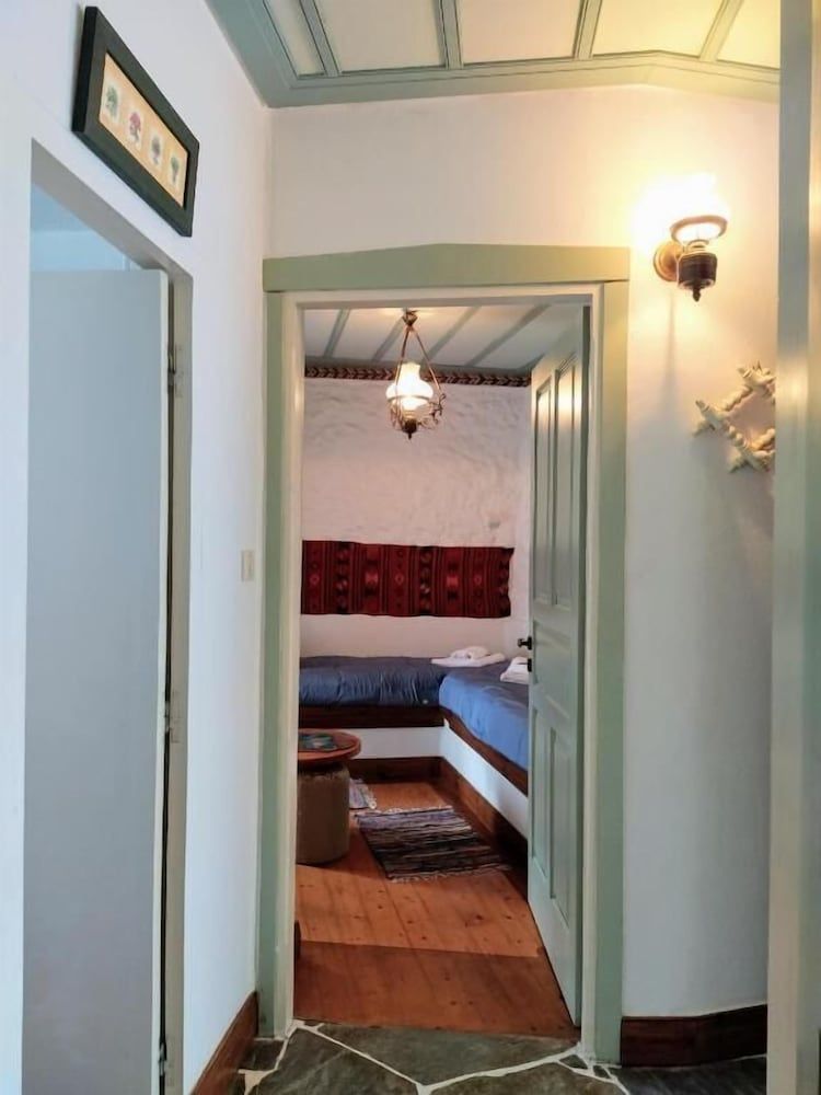 Kanto's Guesthouse Traditional Bungalow, Garden View 3