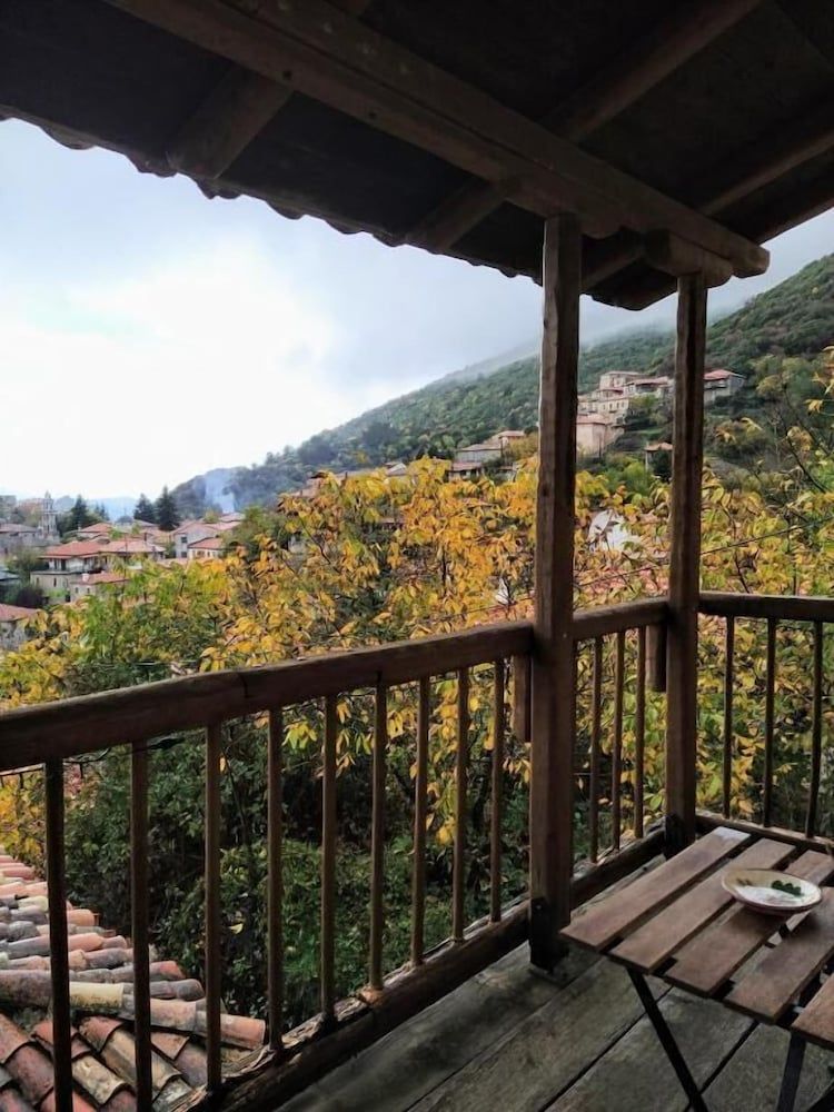 Kanto's Guesthouse Traditional Double Room, Mountain View 5