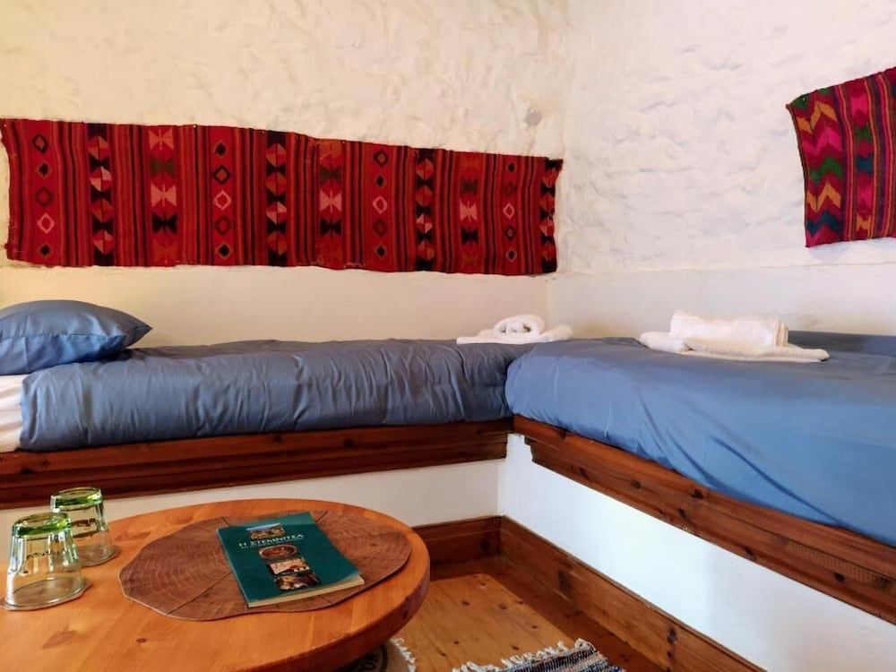 Kanto's Guesthouse Traditional Bungalow, Garden View 6