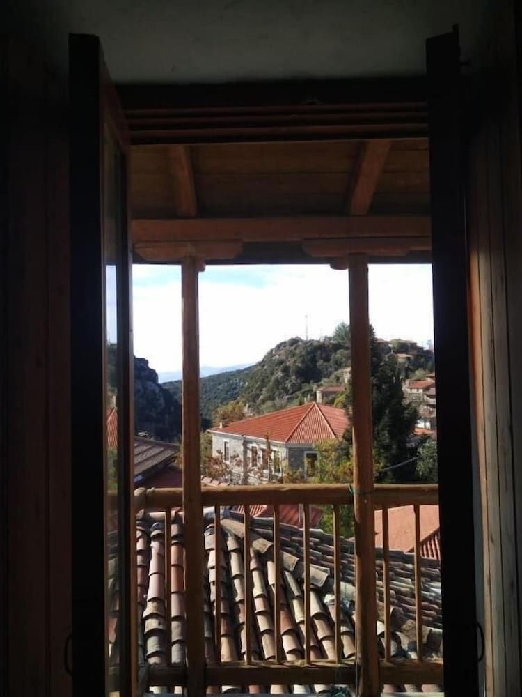 Kanto's Guesthouse Traditional Double Room, Mountain View 4