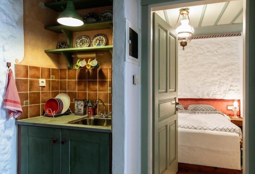 Kanto's Guesthouse Traditional Bungalow, Garden View 7