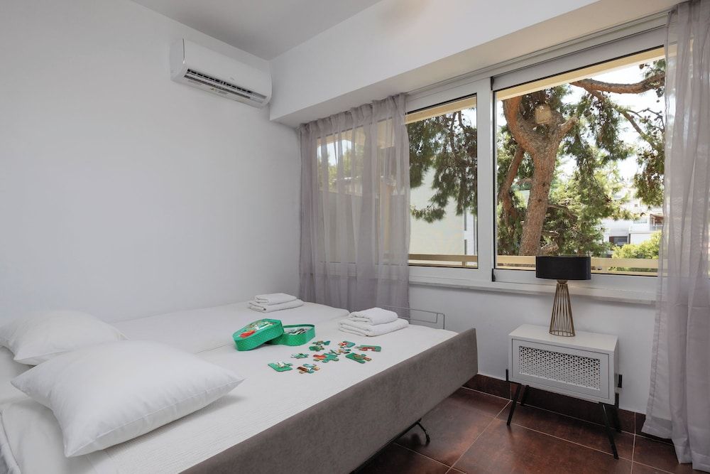 Relux Sea View 2 Bedroom Apartment by BluPine
