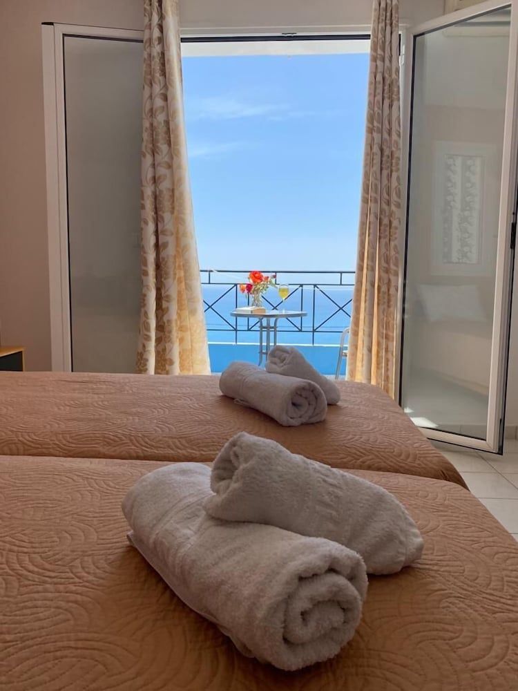 Standard Studio, Sea View