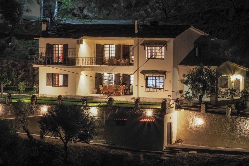 Sonia Rustic Mansion - 5bd 30 Sec Walk T