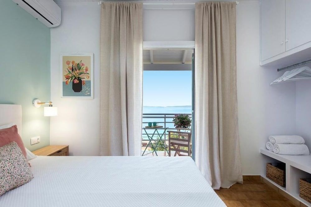 Studio, Sea View