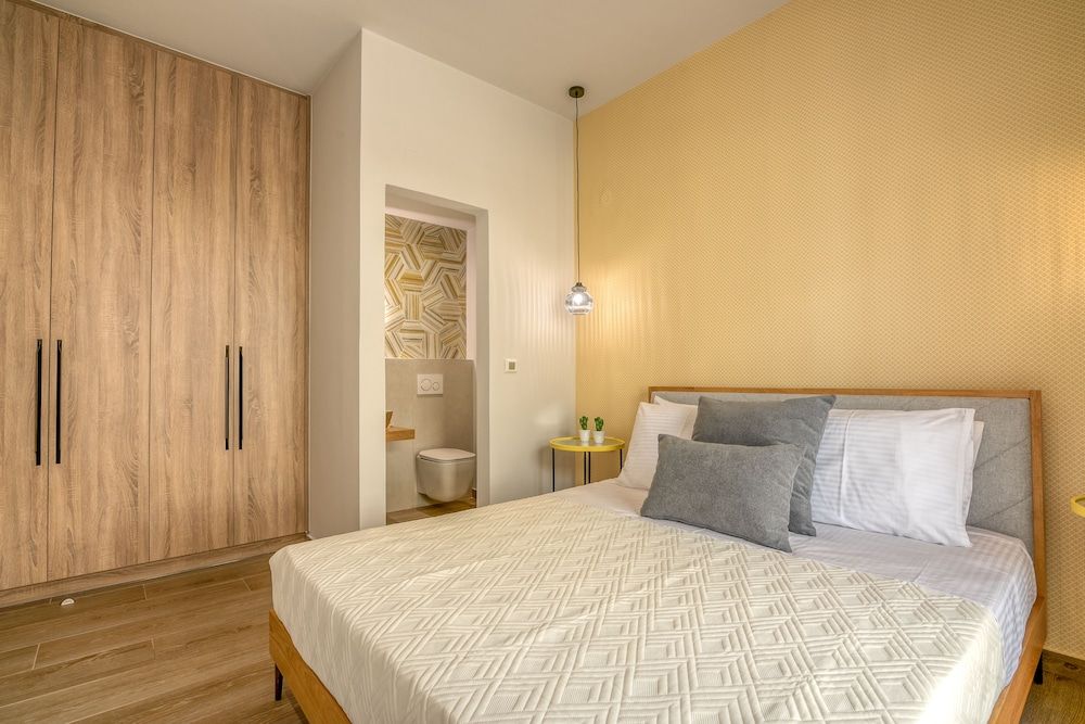 Deluxe Apartment, 2 Bedrooms, Balcony, Mountain View
