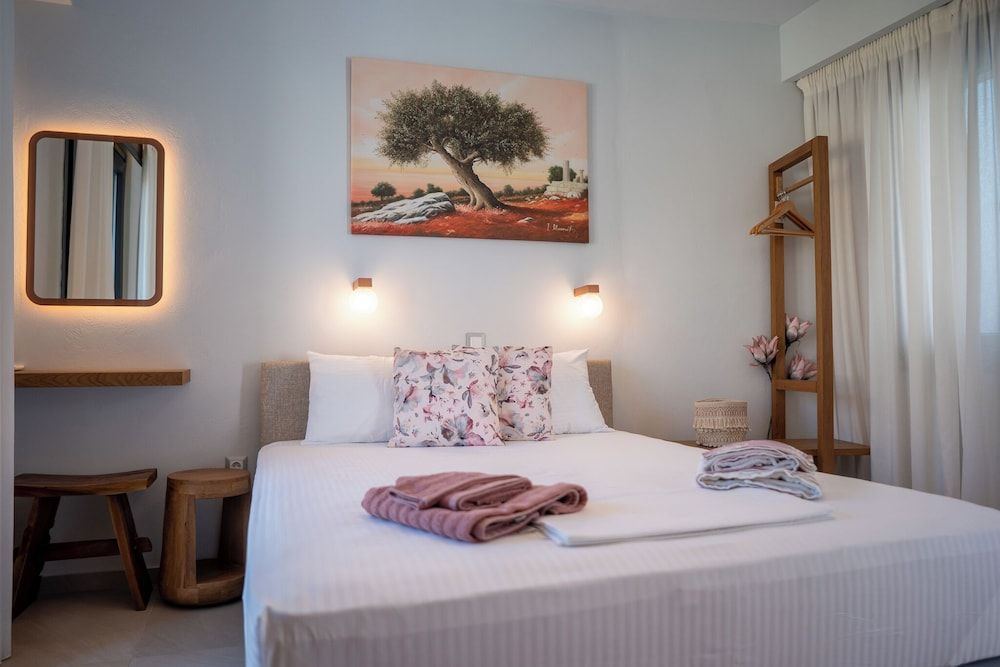Honeymoon Studio Suite, Jetted Tub, Mountain View
