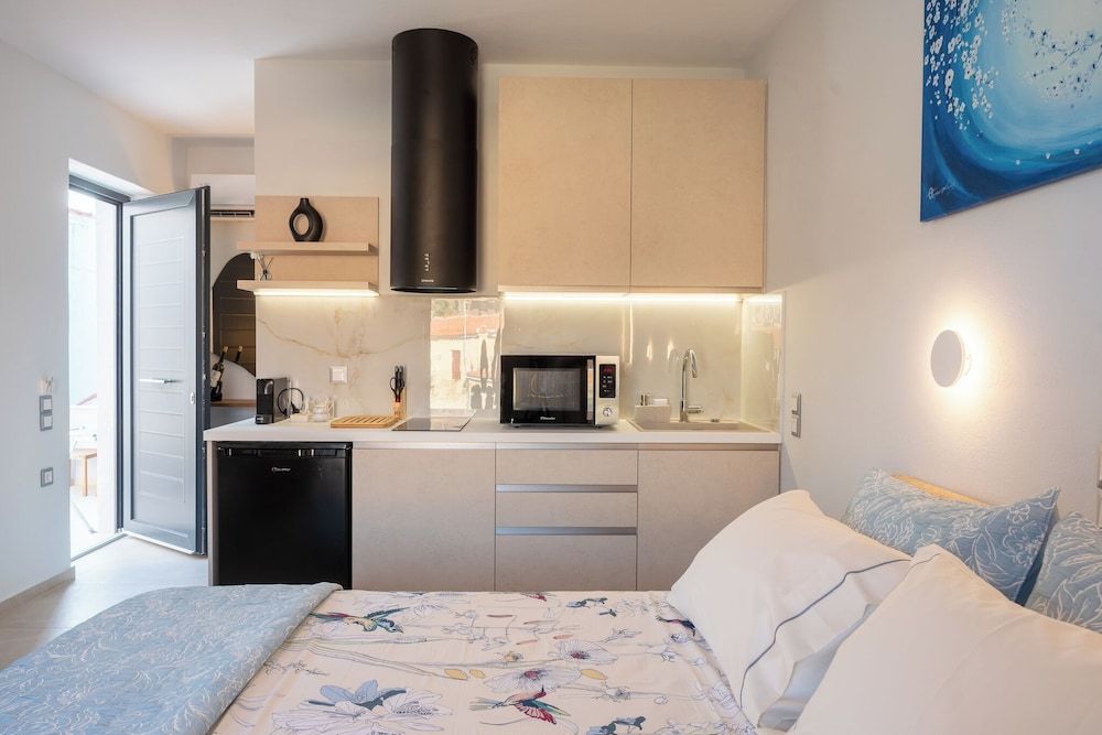 Luxury Room, 1 Queen Bed, Kitchen, Hill View