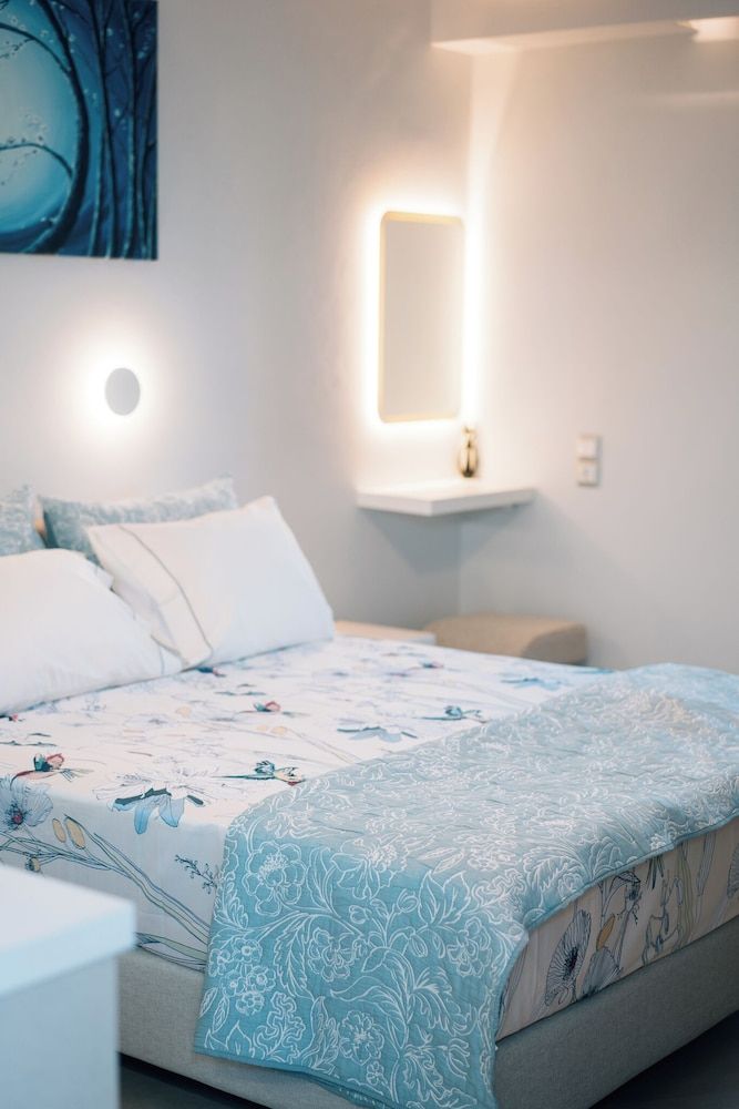Luxury Room, 1 Queen Bed, Kitchen, Hill View