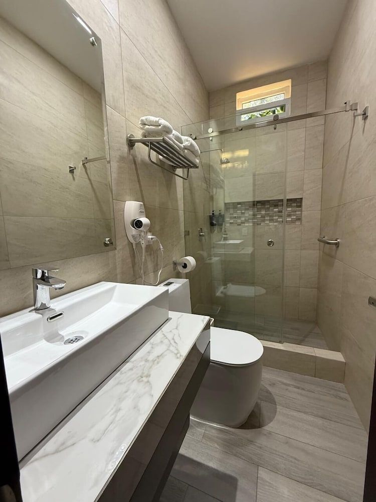 Hotel Tepeu Family Room 4