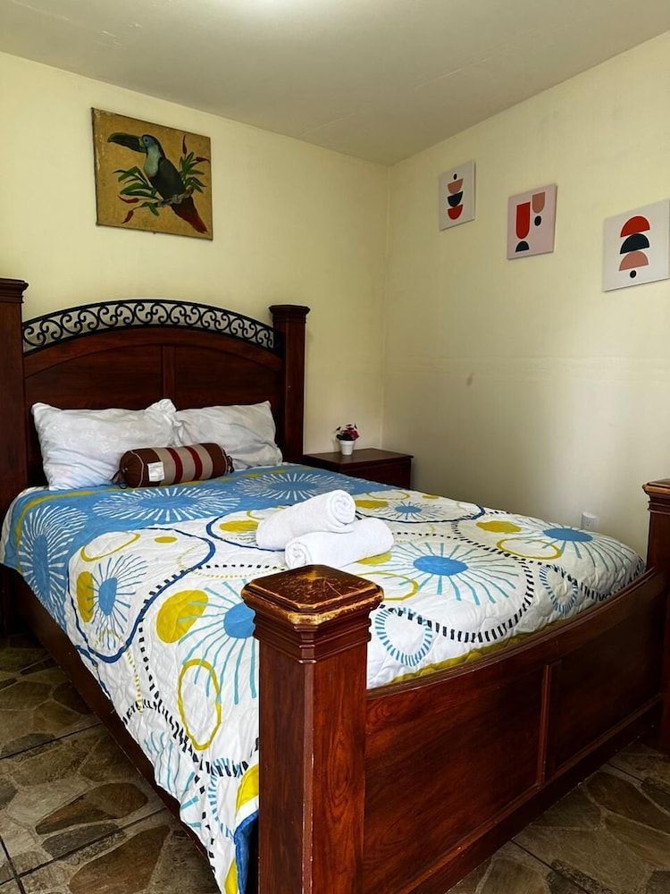 Basic Room, 1 Queen Bed