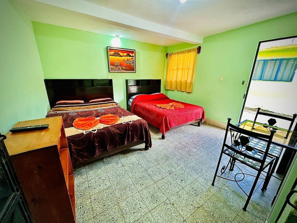 Hotel Emiss Panajachel Standard Quadruple Room 4