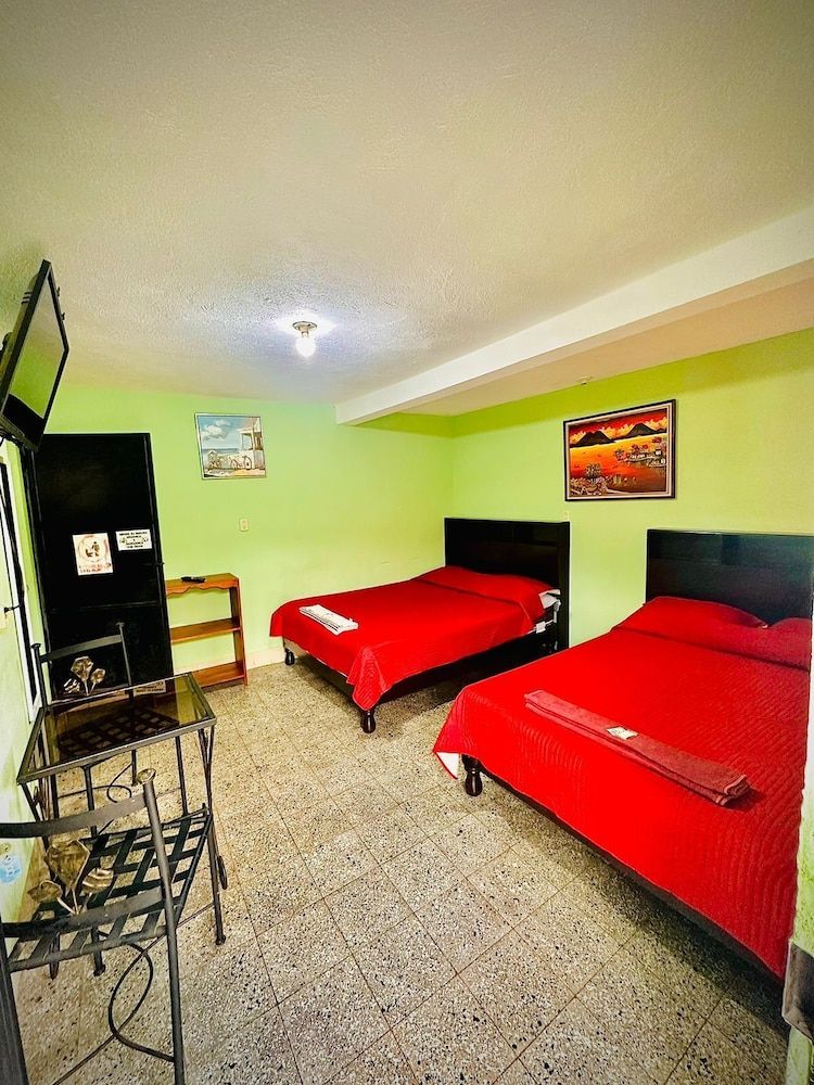 Hotel Emiss Panajachel Standard Quadruple Room 2