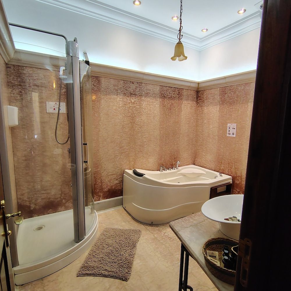 Indian Palace Deluxe Double Room 4