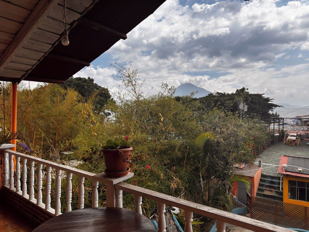 Hotel Hanna Resort Classic Room, Balcony, Lake View 8