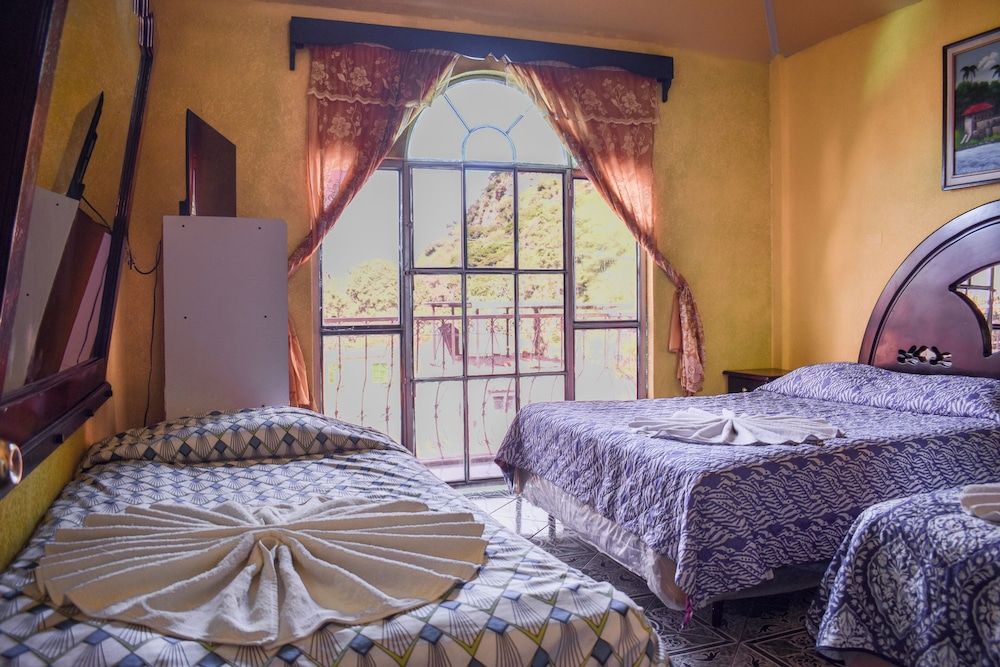 Hotel el Amigo Comfort Quadruple Room 4