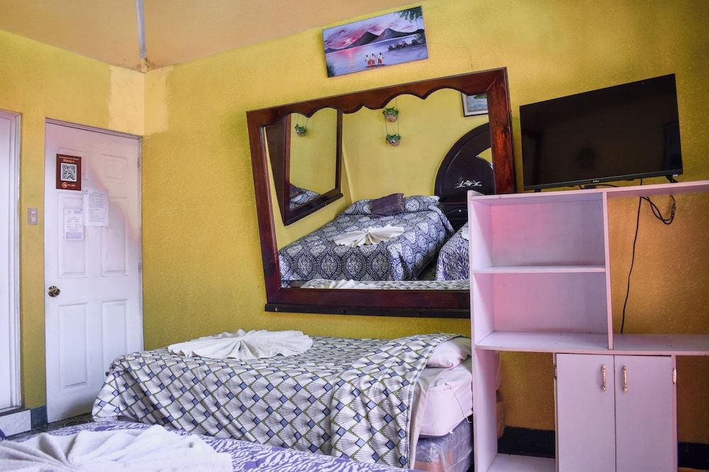 Hotel el Amigo Comfort Quadruple Room 2