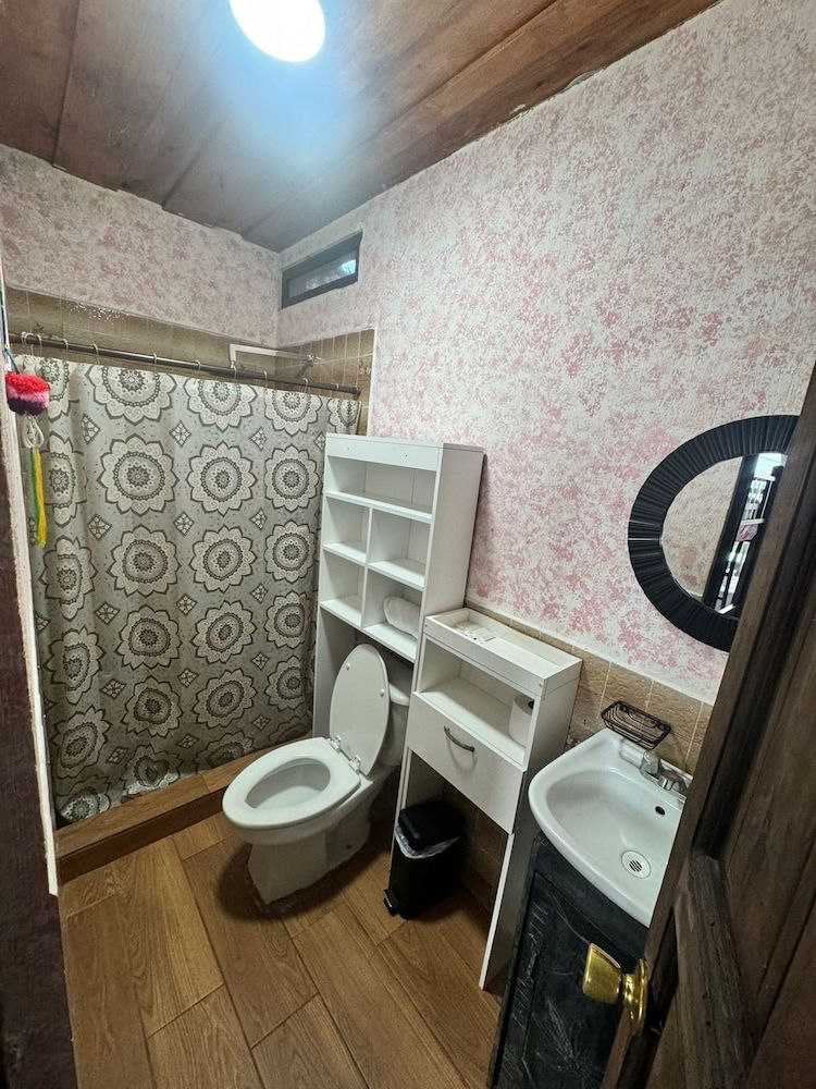 Hotel Hanna Suites Standard Suite, Patio, Lake View 9