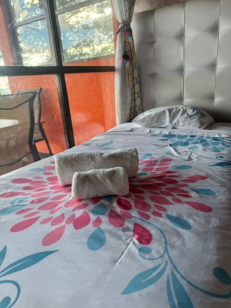 Hotel Hanna Suites Standard Suite, Patio, Lake View 6