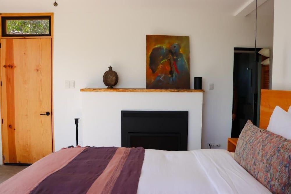 Aviva Hotel Deluxe Room 5